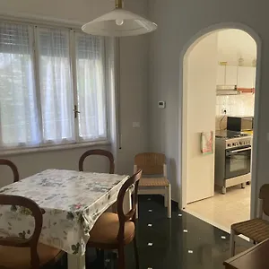 Casa Di Aldo: Casa Nel Centro Di Nervi. Appartamento Genova